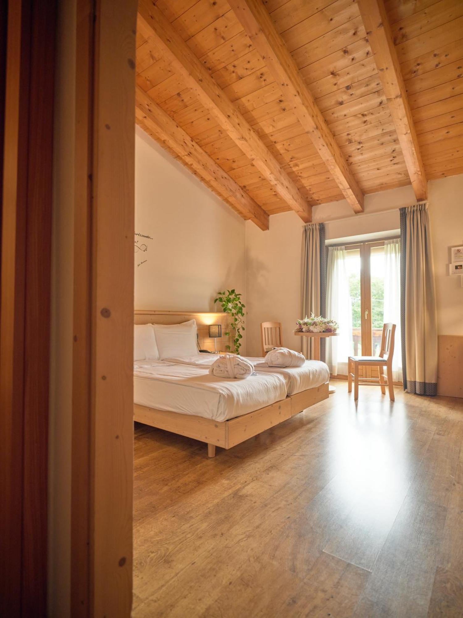 Ai Cadelach Hotel Giulia Revine Lago المظهر الخارجي الصورة