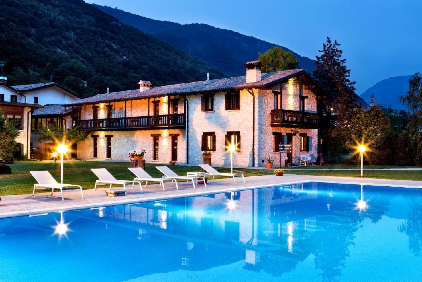 Ai Cadelach Hotel Giulia Revine Lago المظهر الخارجي الصورة