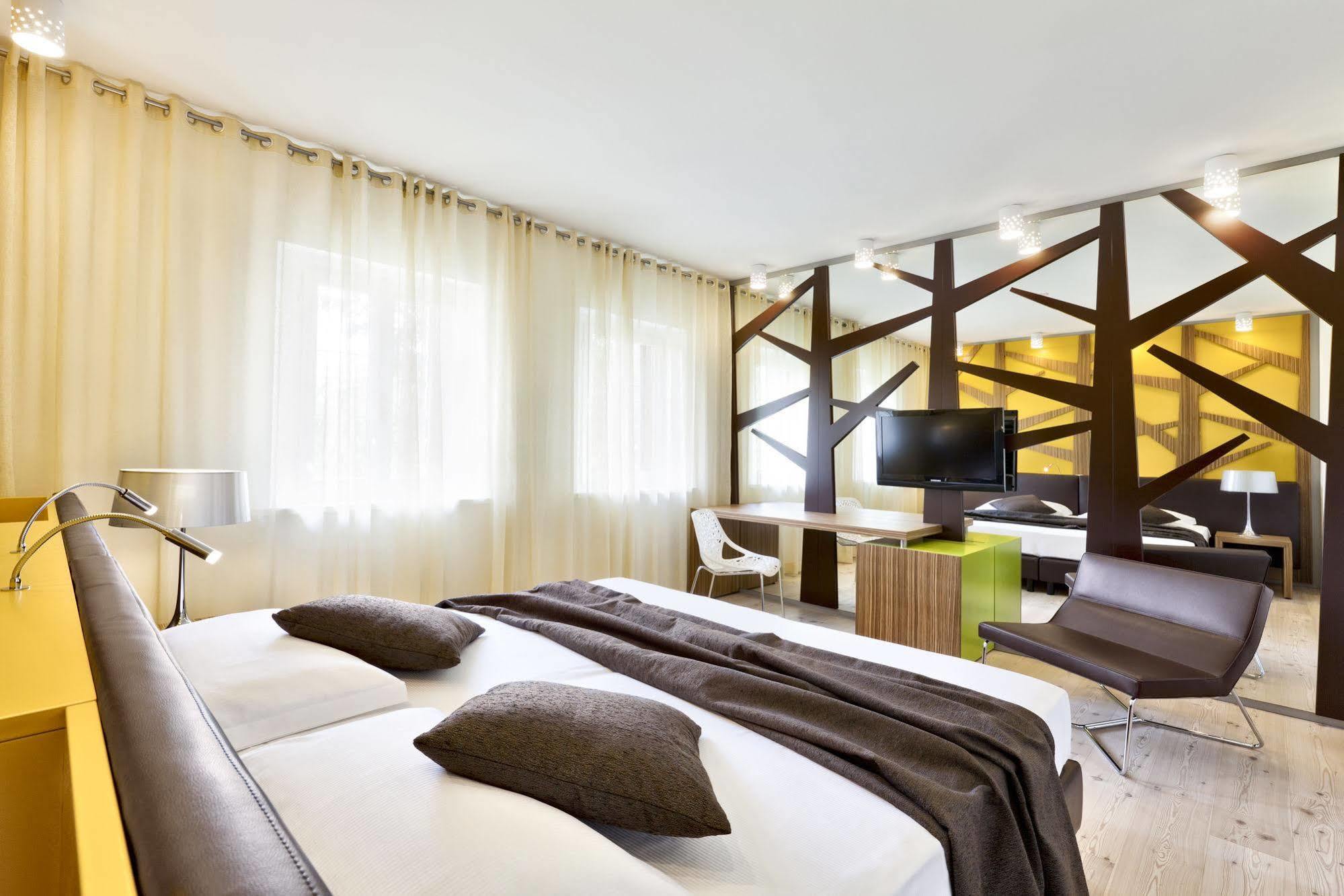 Ai Cadelach Hotel Giulia Revine Lago المظهر الخارجي الصورة