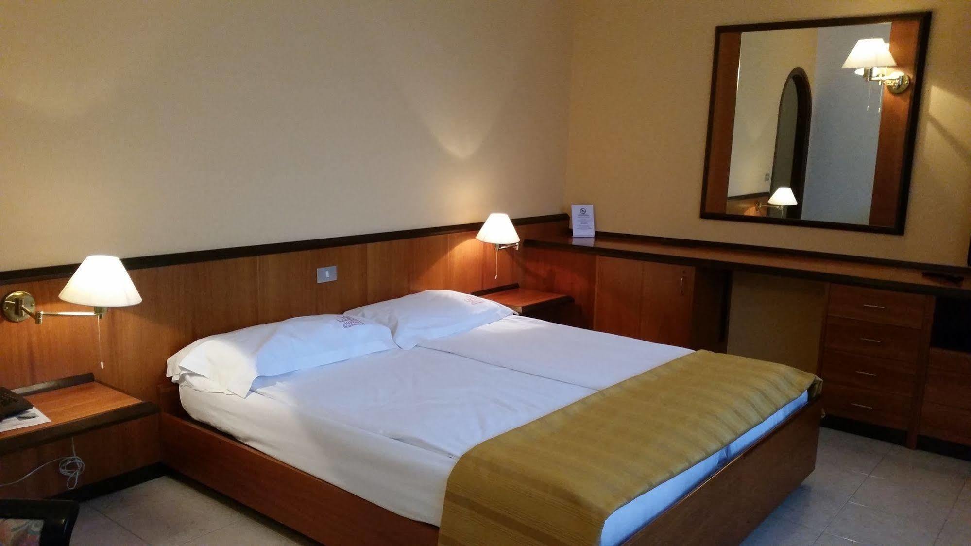 Ai Cadelach Hotel Giulia Revine Lago المظهر الخارجي الصورة